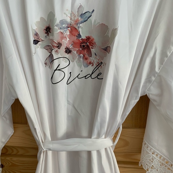 AW.Bridal white satin & lace “BRIDE” Robe size L - Picture 6 of 7